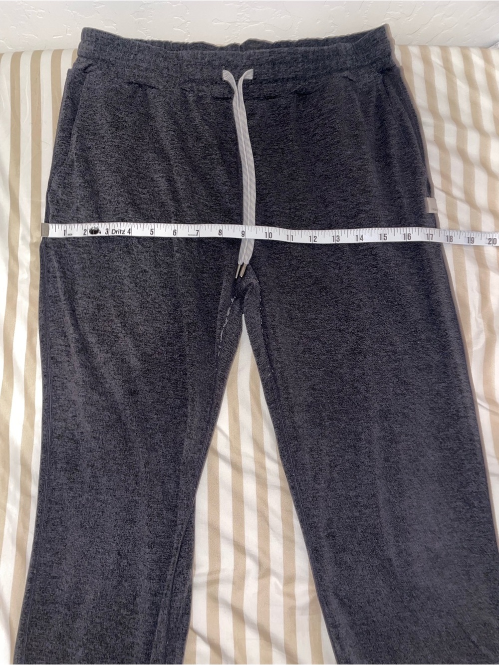 Vuori Performance Joggers-Women’s Sz M - Picture 5 of 12